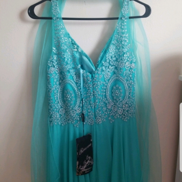 Designer Dress - Picture 4 of 4